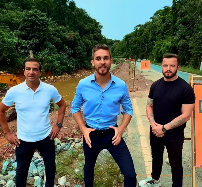 Kauan Berto vistoria obras do muro de contenção na Estrada do Limoeiro