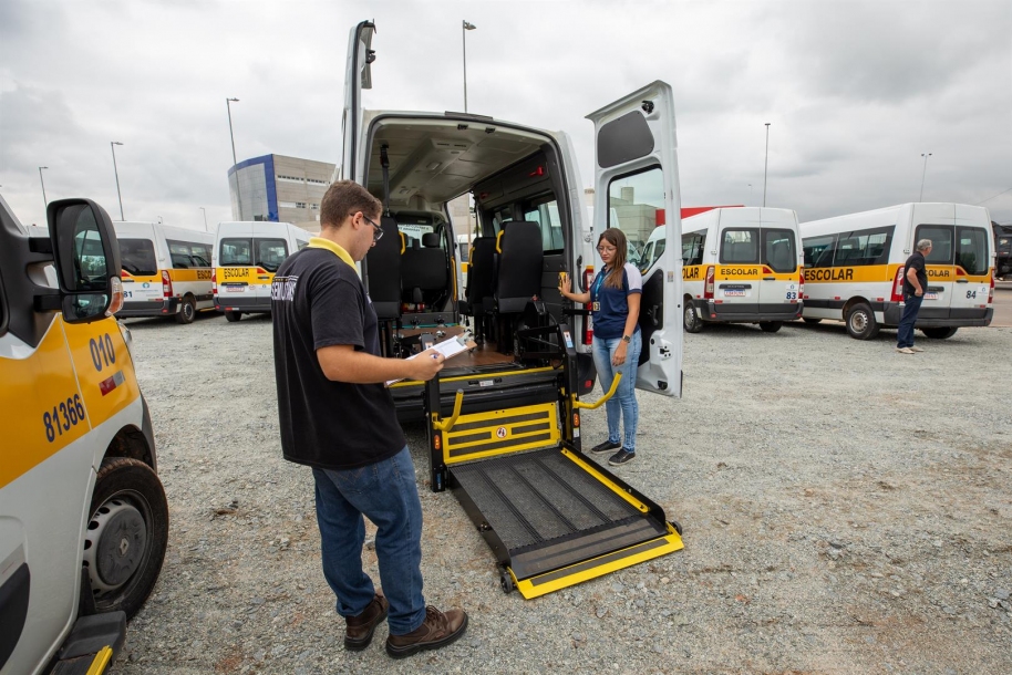 Santana de Parnaíba realiza vistoria nos veículos de transporte escolar 