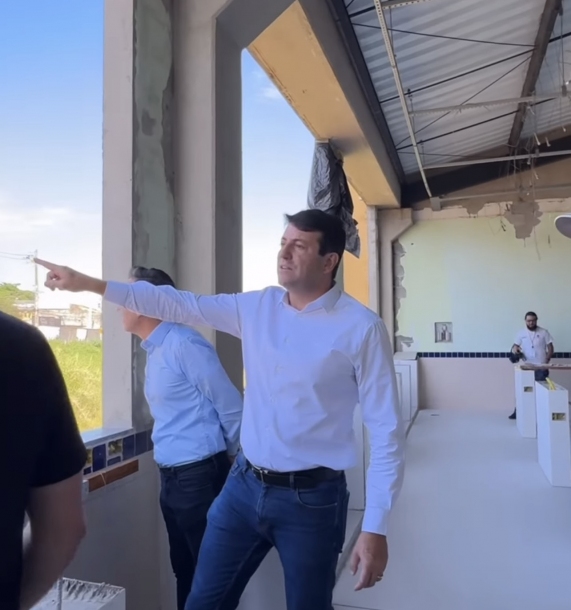 Prefeito Elvis Cezar realiza uma visita na Fatec de Santana de Parnaíba
