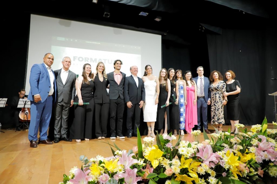 Prefeito Beto Piteri prestigia formatura de residência médica