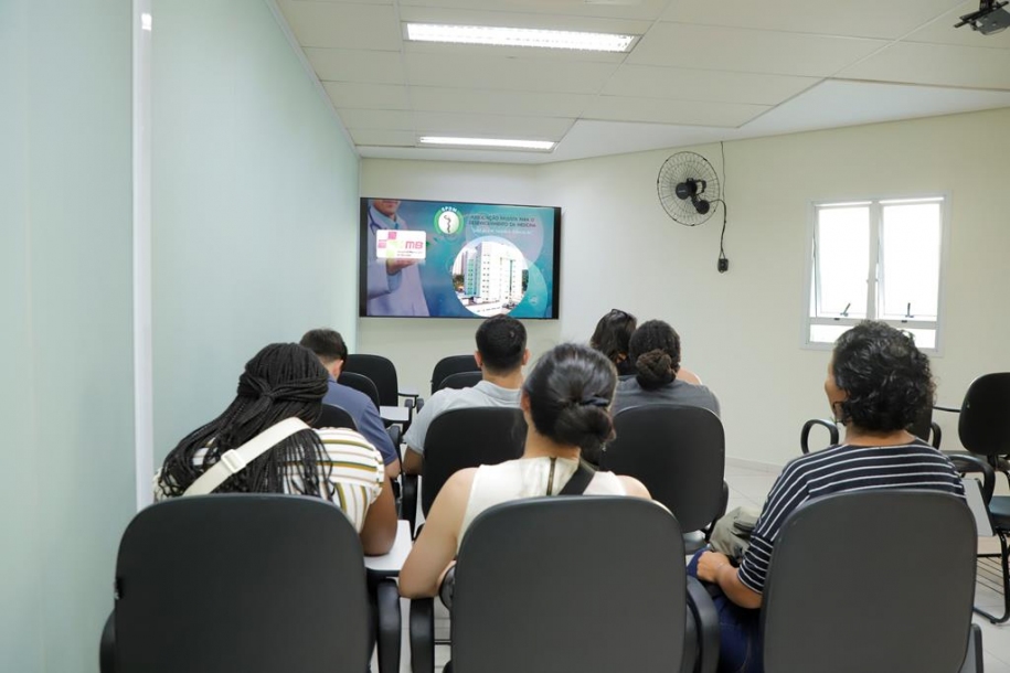 Estudantes de medicina de Chicago visitam Barueri
