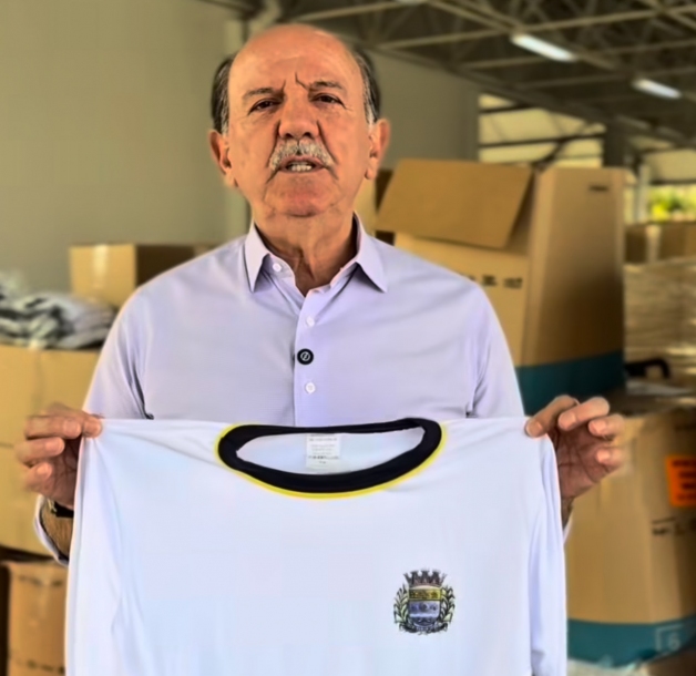 Beto Piteri anuncia inicio da entrega de mais de 70 mil uniformes escolares 