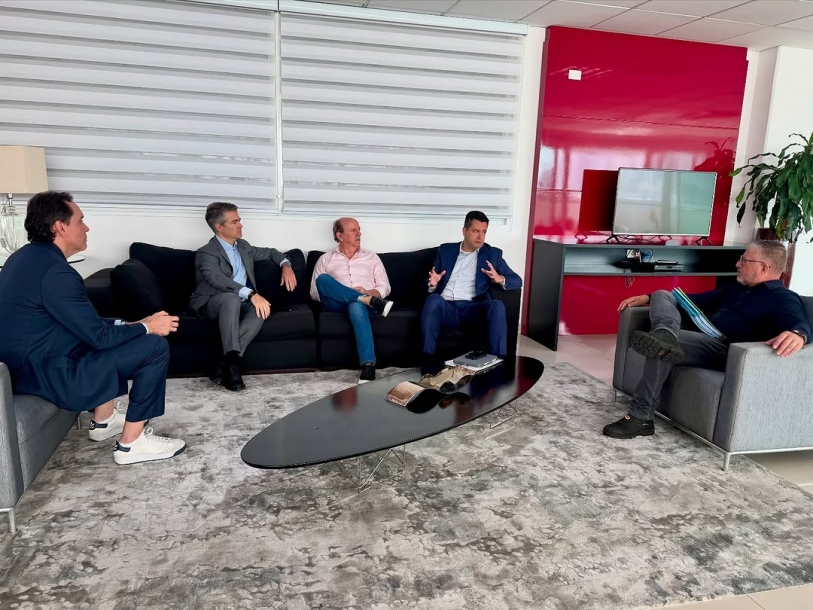 Beto Piteri recebe representantes da CCR para discutir a continuidade das obras na Rodovia Castelo Branco