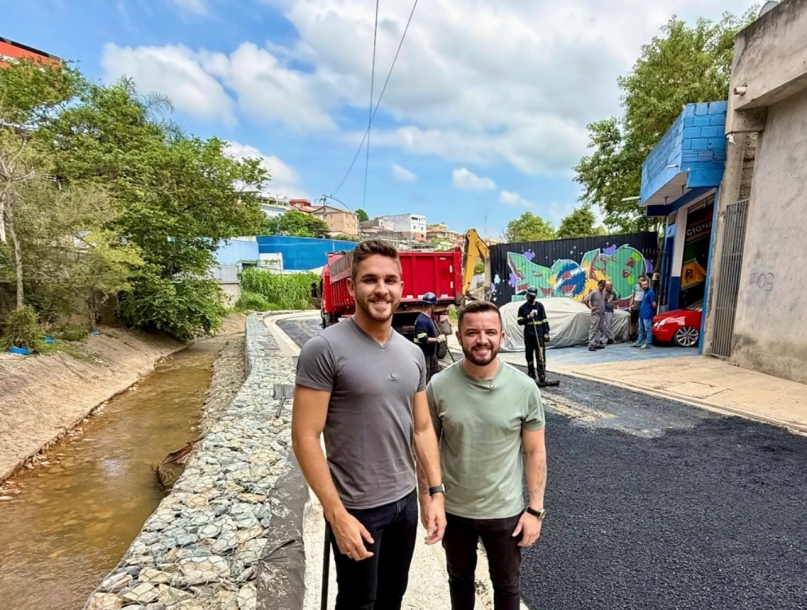 Prefeito Kauan Berto entrega obra de reconstrução na Rua Ana Maria Tenório