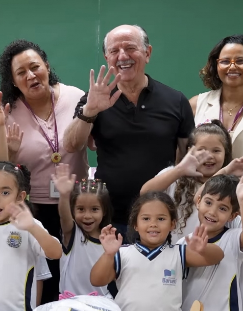 Beto Piteri entrega uniformes escolares e reforça compromisso com a educação de Barueri