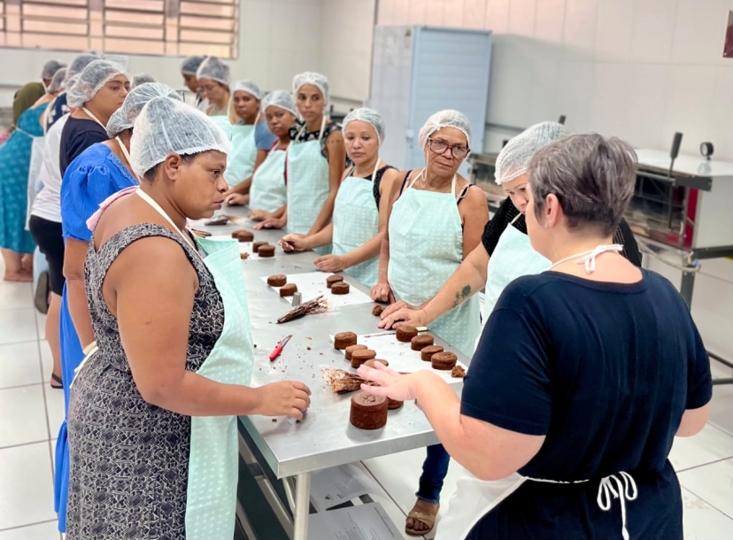 Fundo Social promove curso de Pão de Mel para capacitar novas empreendedoras