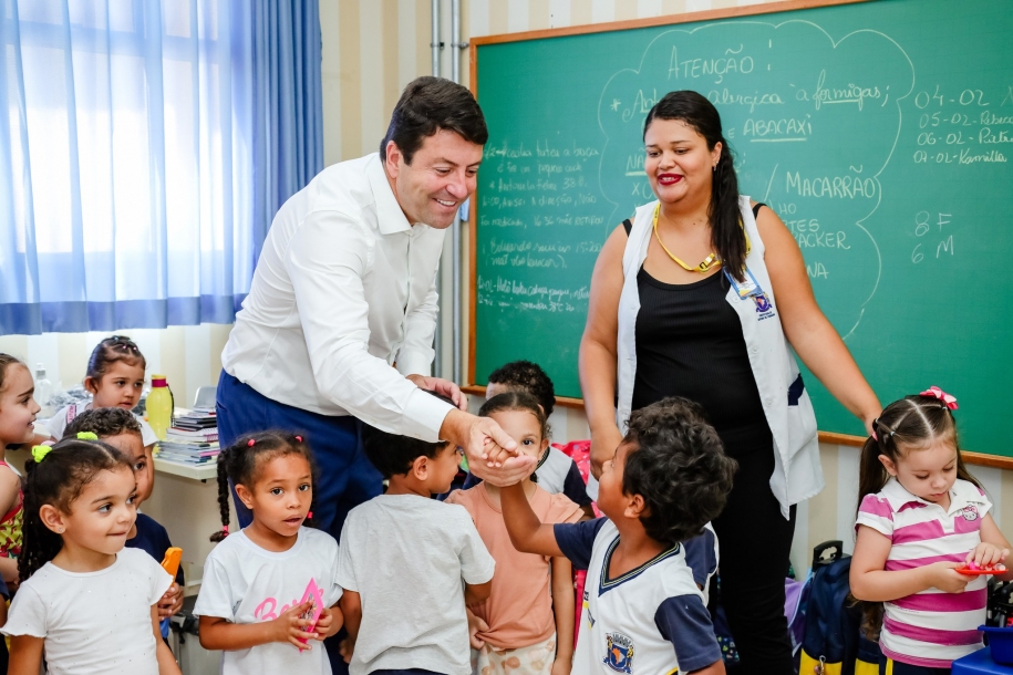 Elvis Cezar está construindo três novos colégios infantis em Parnaíba