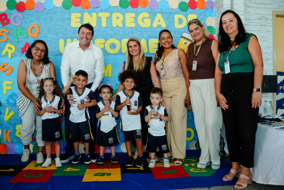 Mais de 32 mil alunos já receberam uniformes e kits de material escolar em Santana de Parnaíba