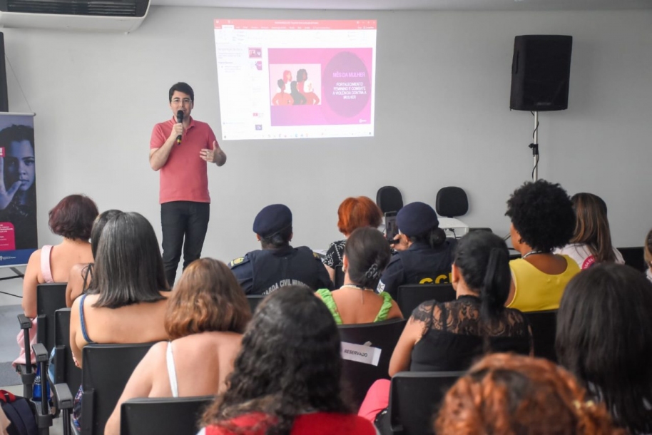 Cajamar promove palestra sobre o fortalecimento feminino e o combate à violência doméstica