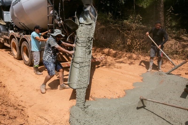 Araçariguama realiza pavimentação em Concreto na Avenida Manoel Santeli