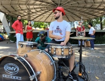 Sábado de “Música na Praça”: Melody Music Arts homenageia a MPB 