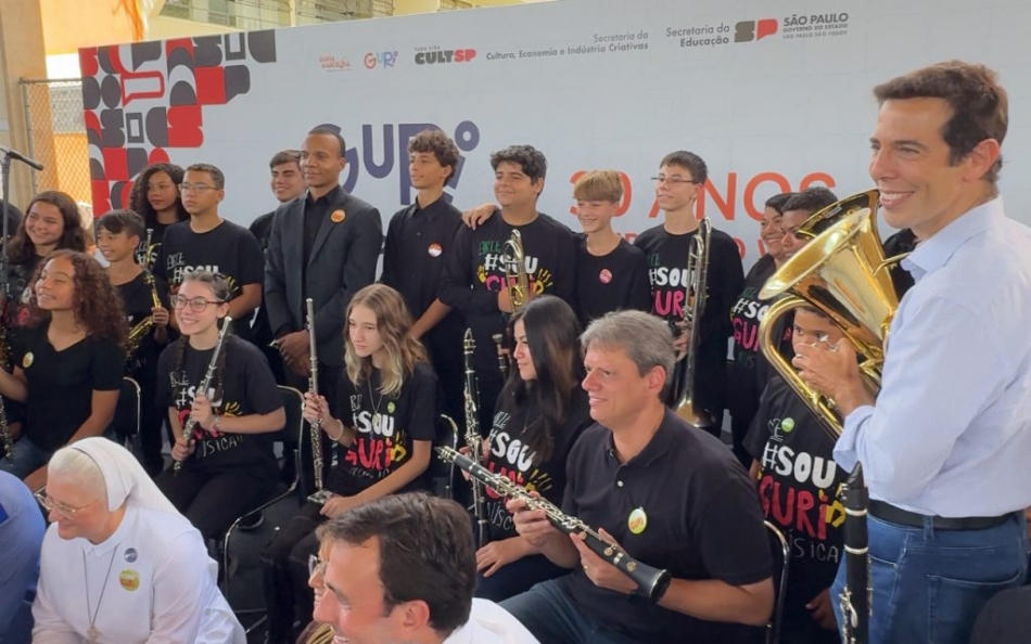 Tarcísio inclui música na grade escolar e entrega 2,7 mil títulos fundiários 