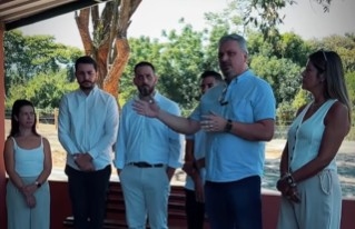 Prefeito Professor Miguel acompanha encerramento de curso de equoterapia 