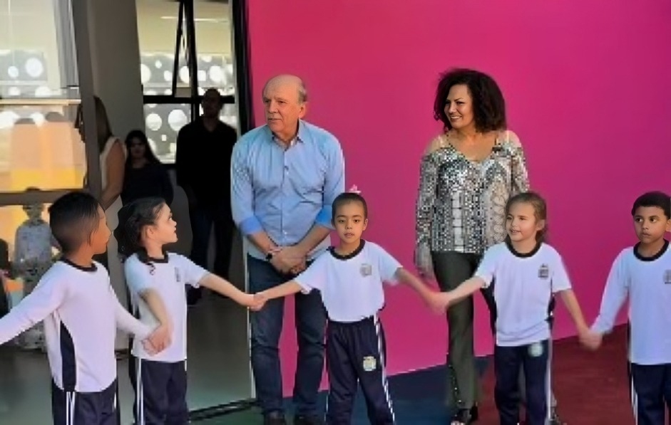 Prefeito Beto Piteri visita escola Thomaz Victoria e celebra início das atividades