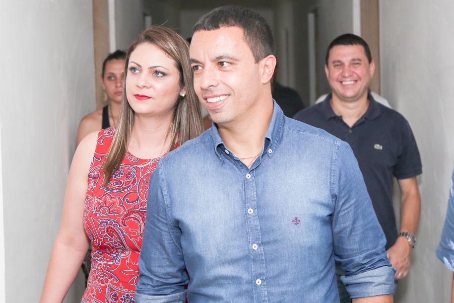 Lins atende as servidoras e amplia licença maternidade 