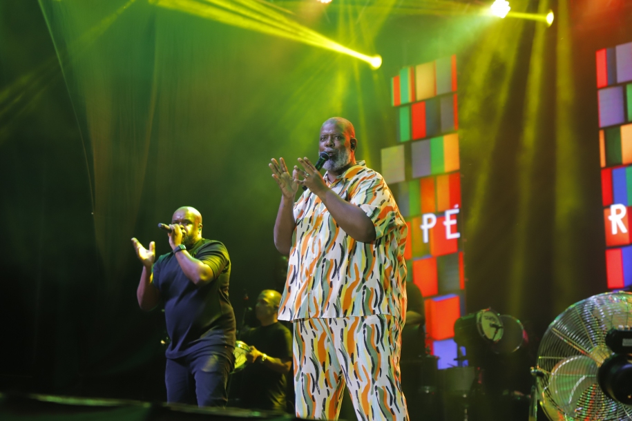 Péricles encerra comemoração dos 76 anos de Barueri com um grande show