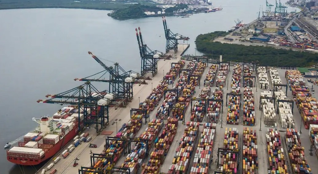 Balança comercial se recupera e tem superávit de US$ 8,15 bi em março