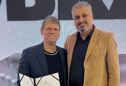 Professor Miguel participa de assinatura para duplicação da rodovia que liga Tatuí a Boituva ao lado do Governador Tarcísio