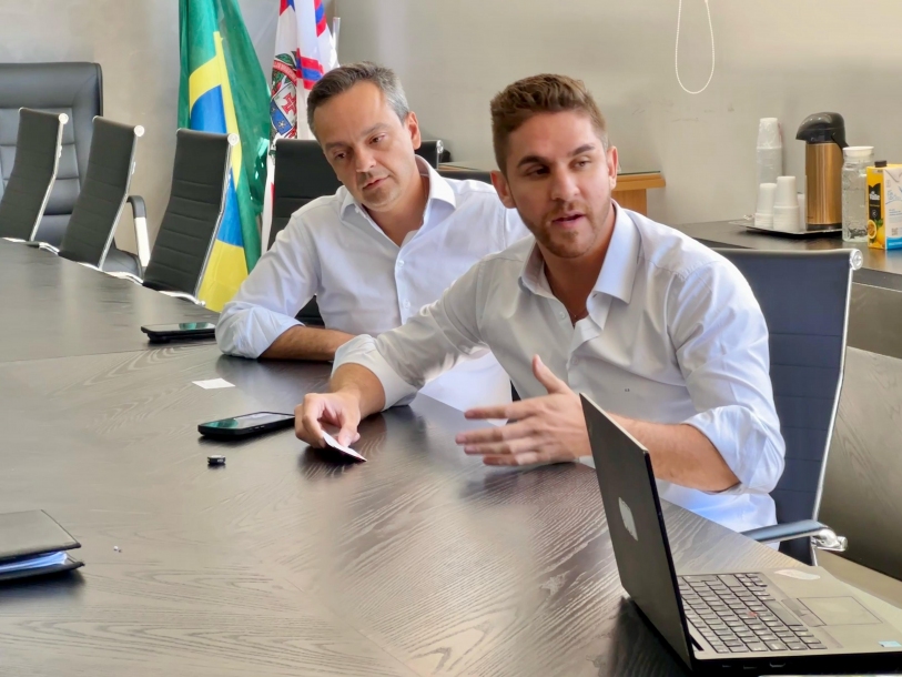 Prefeito Kauãn Berto se reúne com operadoras de telefonia para cobrar melhorias no sinal de cobertura em Cajamar