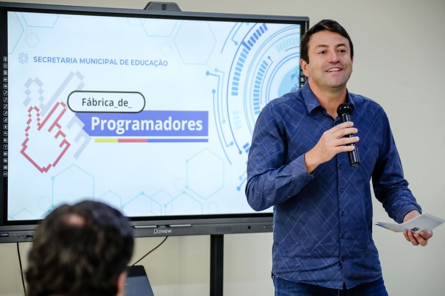 Prefeito Elvis Cezar realiza integração dos novos integrantes da Fábrica de Programadores