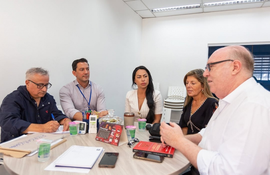 Mirelle Trevisan promove agenda com foco em inclusão, parcerias e qualificação profissional em Araçariguama