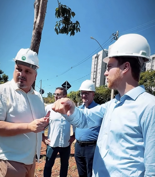 Professor Miguel vistoria obras de contenção da encosta do Ribeirão Manduca