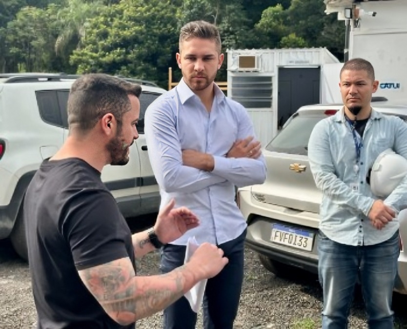 Kauan Berto acompanha obras da Sabesp para levar tratamento de esgoto em Jordanésia