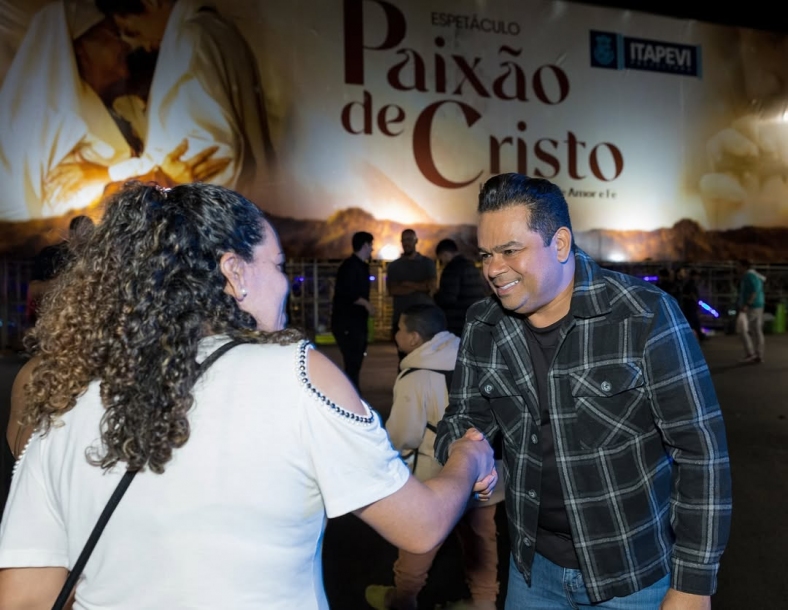 Prefeito Teco Godoy prestigia a 17ª edição do espetáculo Paixão de Cristo 2025 em Itapevi