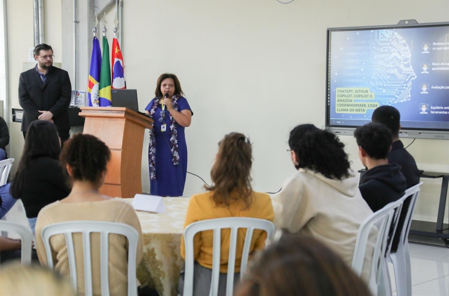 Santana de Parnaíba promove reunião sobre curso da Fábrica de Programadores