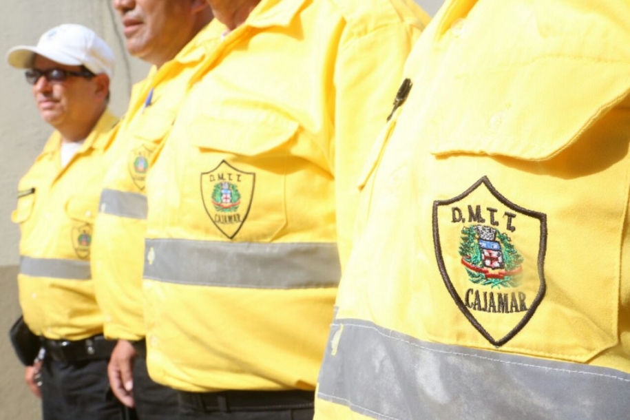 Agentes de Trânsito de Cajamar recebem novos uniformes