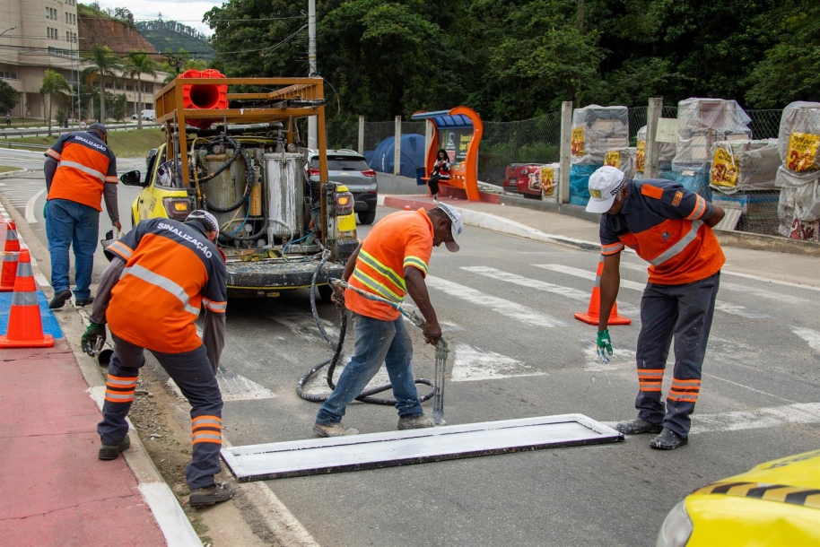 Santana de Parnaíba faz melhorias na sinalização da Estrada Tenente Marques