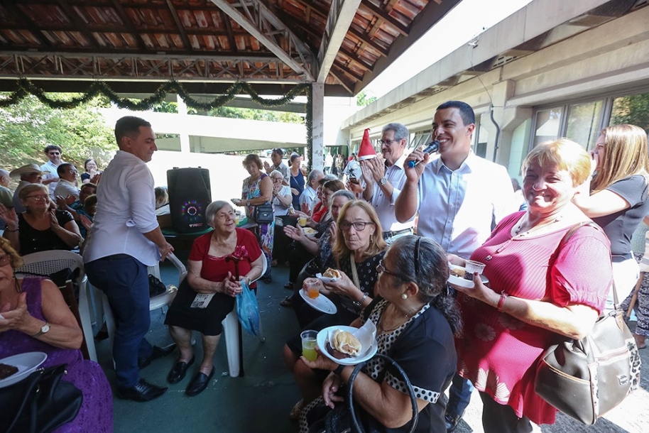 Rogério Lins e Aline Lins participam de confraternização do CATI 