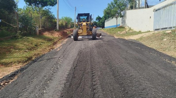 Prefeitura de Campinas faz aplicação de fresado em ruas e avenidas das Chácaras Gargantilha