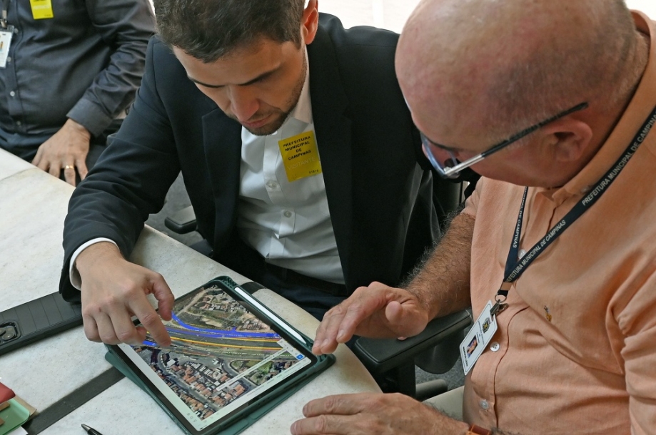 Prefeito Dário Saadi aprova projeto de marginais na Rodovia Santos Dumont 