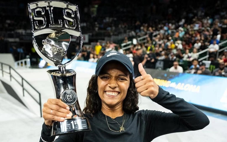 Rayssa Leal estreia na temporada da SLS com vitória na etapa de Miami