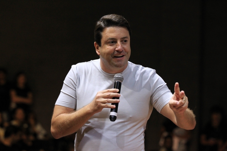 Prefeito Elvis Cezar reforça compromisso com a alimentação escolar