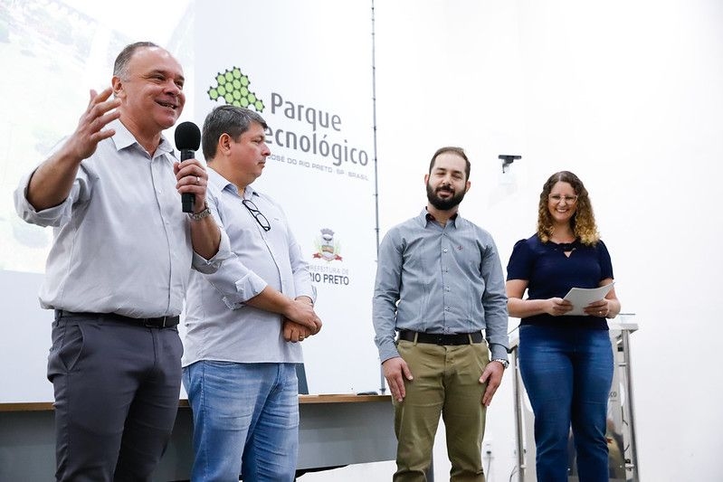 Prefeito coronel Fabio Cândido entrega certificados  da 1ª turma do Curso de Gestão de Projetos