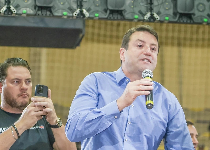 Prefeito Elvis Cezar anuncia Programa Bairro Limpo no Cristal Park III e IV