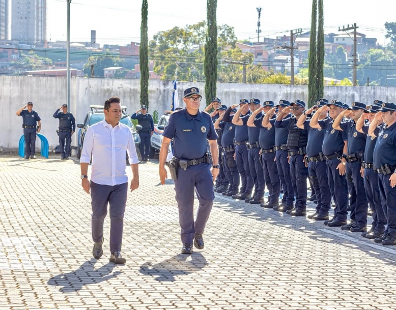 Teco Godoy realiza revista oficial a tropa da GCM e anuncia novos investimentos em segurança pública 
