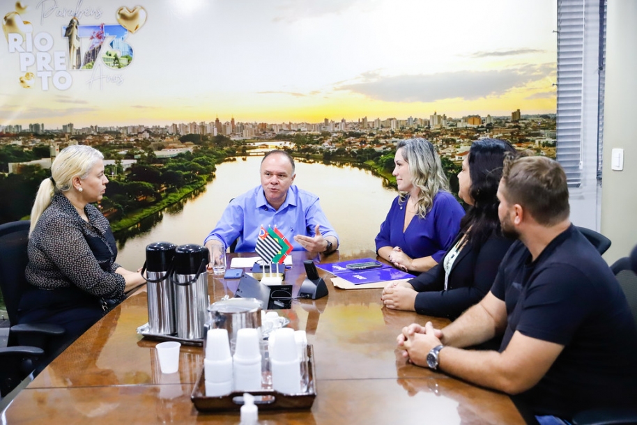 Prefeito Coronel Fábio Candido assina contrato para construção de 400 apartamentos