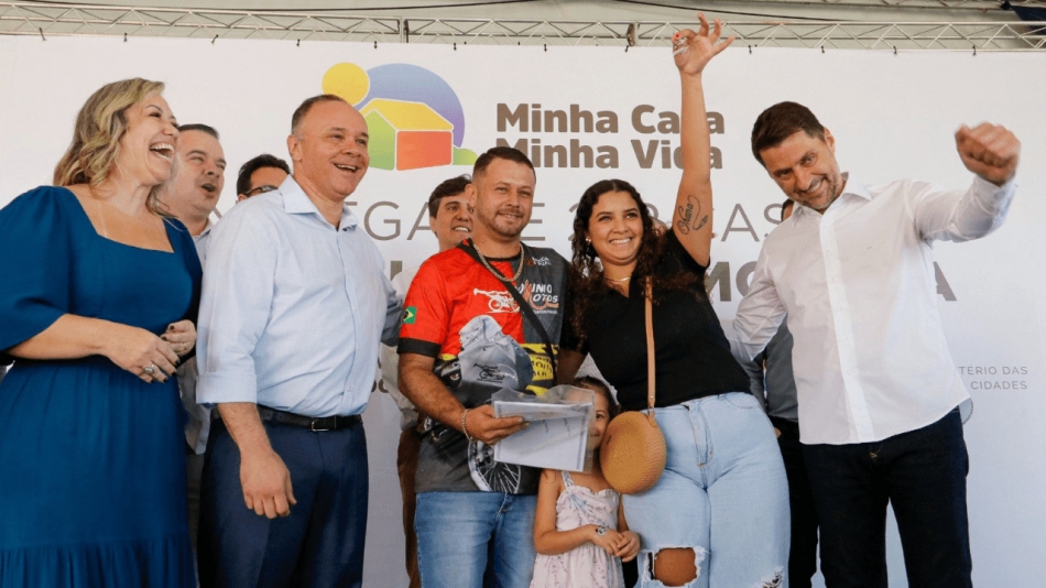 Prefeito Coronel Fábio Candido entrega chaves do Bela Morada 