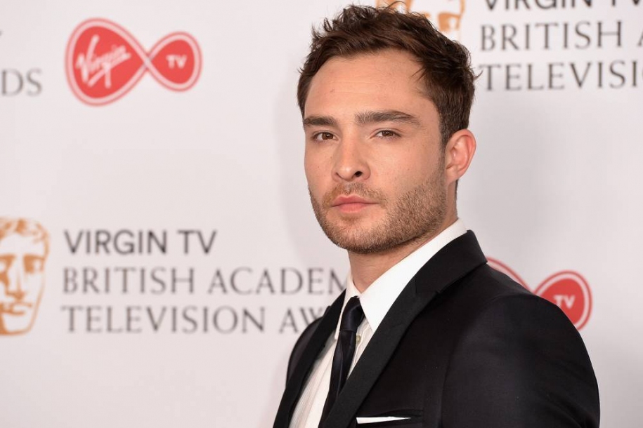 Ed Westwick é substituído em série após acusações de estupro