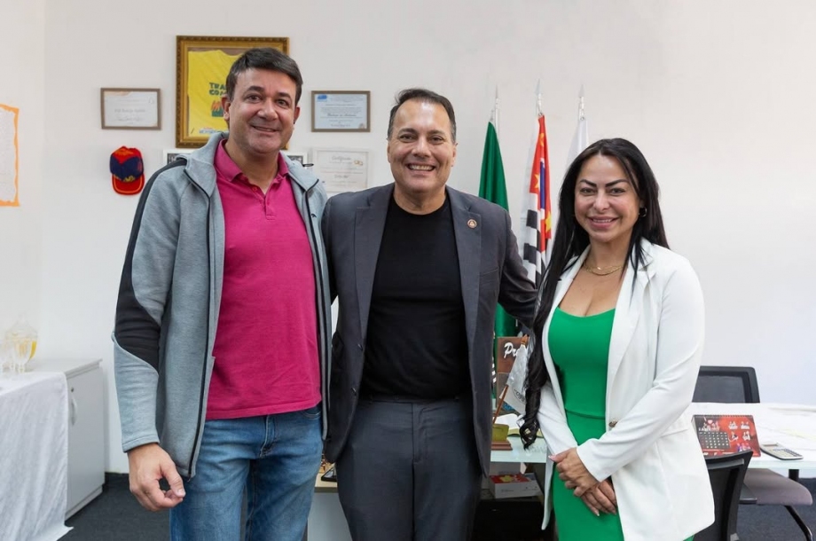 Prefeito Rodrigo Andrade recebe Deputado Estadual Atila Jacomussi em Araçariguama