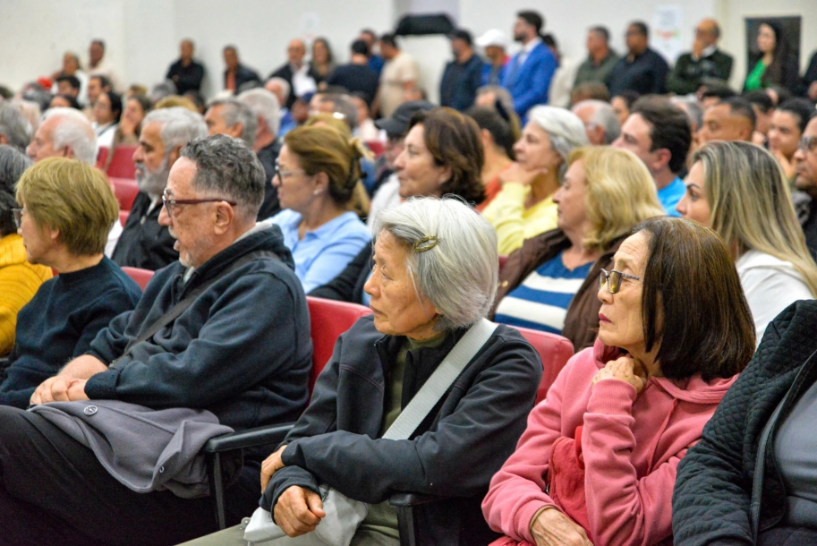 Entrega de 143 títulos de regularização fundiária marca noite histórica em Tatuí 