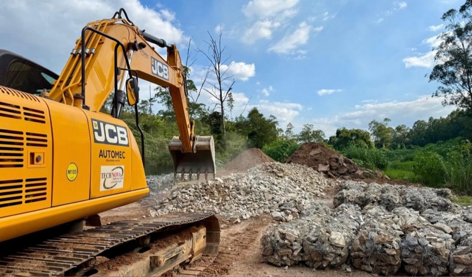 Obras de contenção avançam na Estrada do Limoeiro em Cajamar