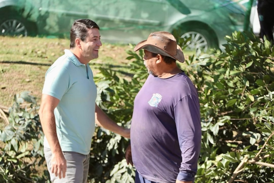 Prefeito Elvis Cezar acompanha Operação Bairro Limpo no 120