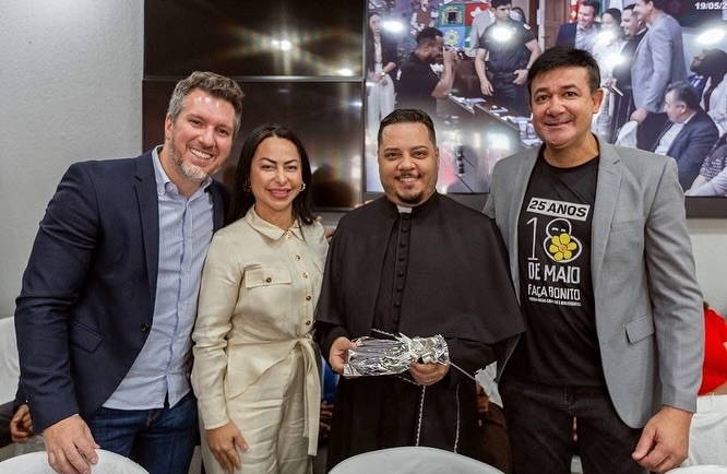 Primeira-dama Mirelle Trevisan participa de Sessão Solene pelos 33 anos de Araçariguama 