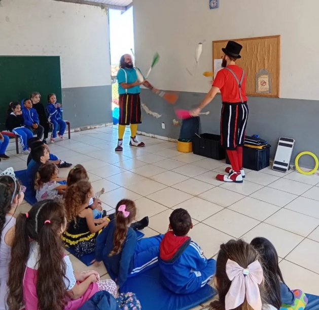 Escolas rurais de Tatuí recebem projeto “Brincar de Circo”