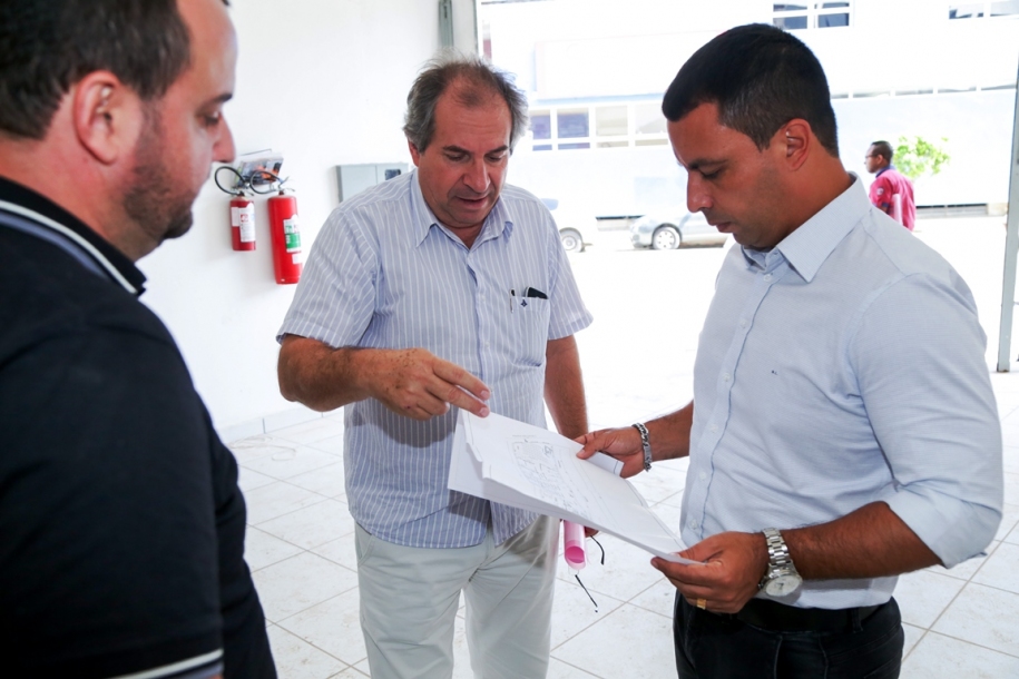 Prefeito Rogério Lins vistoria Farmácia Central de Osasco
