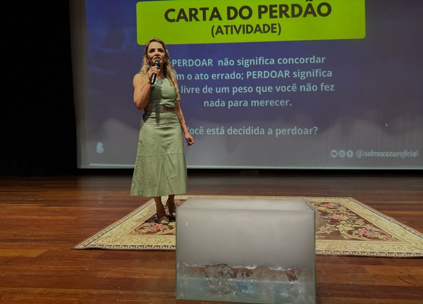 Selma Cezar realiza palestra com o tema “Passado resolvido, futuro decidido” 